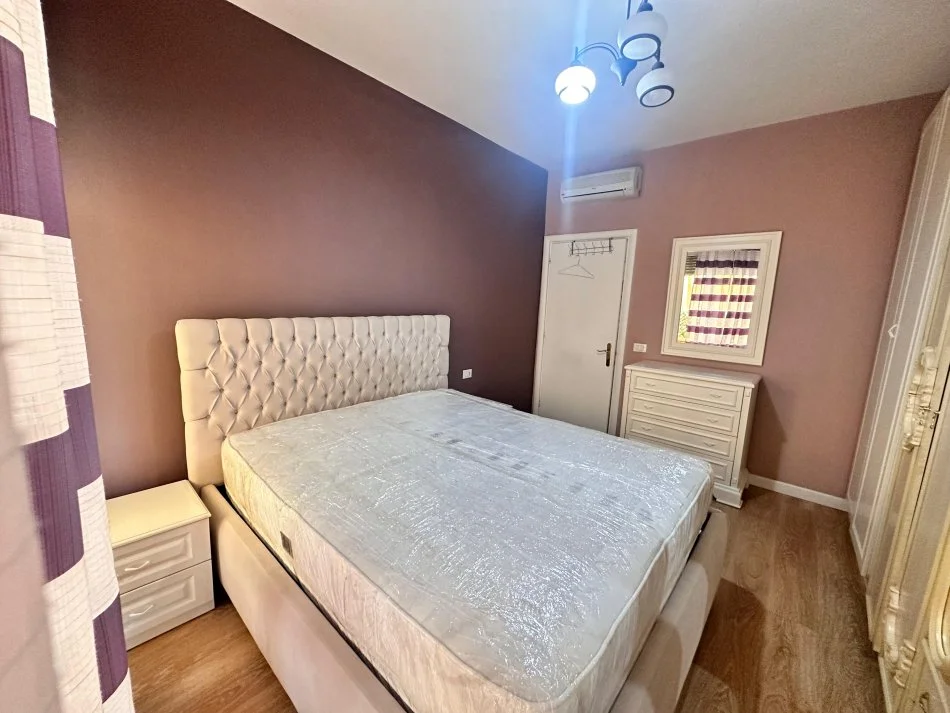 Tirane, jepet me qera 1+1+Ballkon Kati 2, 71 m² 500 € (Rruga eduart mano)