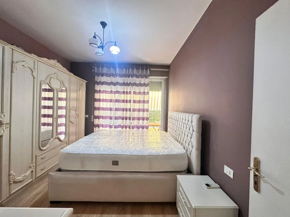 Tirane, jepet me qera 1+1+Ballkon Kati 2, 71 m² 500 € (Rruga eduart mano)