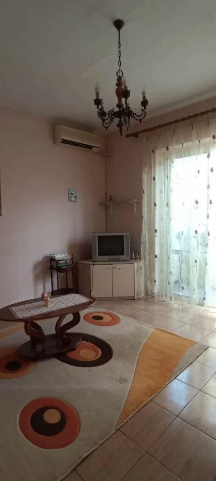 Tirane, jepet me qera apartament 1+1 Kati 3, 52 m² 400 € (Te Prokuroria)