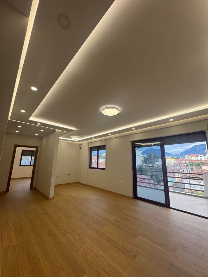 Tirane, shitet apartament 2+1+Aneks Kati 4, 116 m² 239.000 € (2+1+2 perballe kompleksit halili)