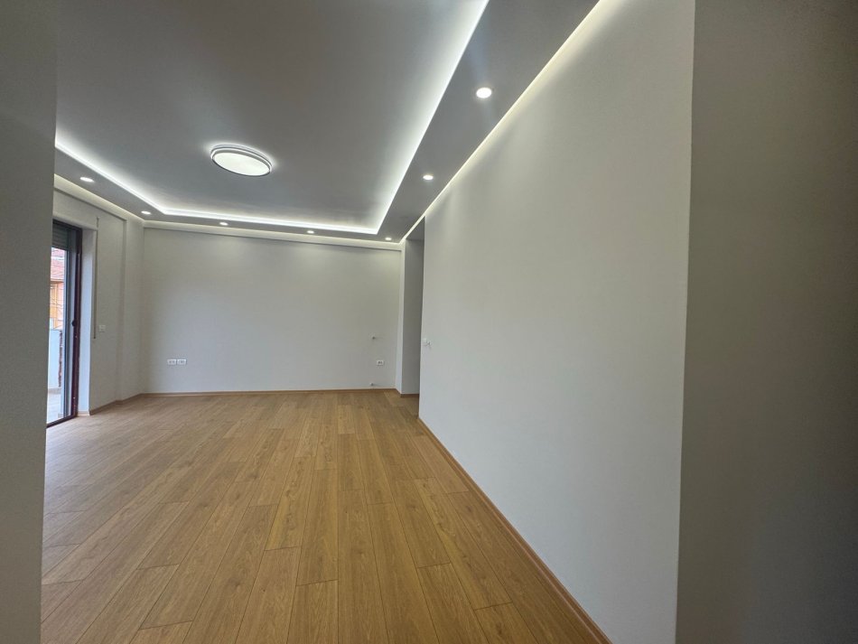 Tirane, shitet apartament 2+1+Aneks Kati 4, 116 m² 239.000 € (2+1+2 perballe kompleksit halili)