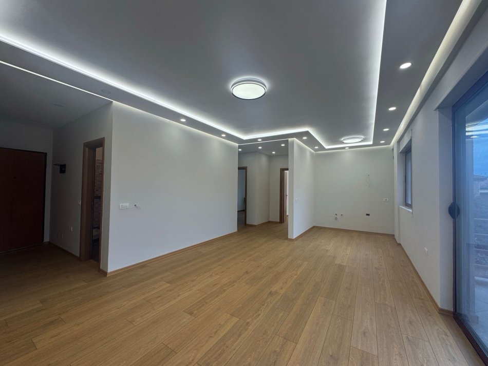 Tirane, shitet apartament 2+1+Aneks Kati 4, 116 m² 239.000 € (2+1+2 perballe kompleksit halili)