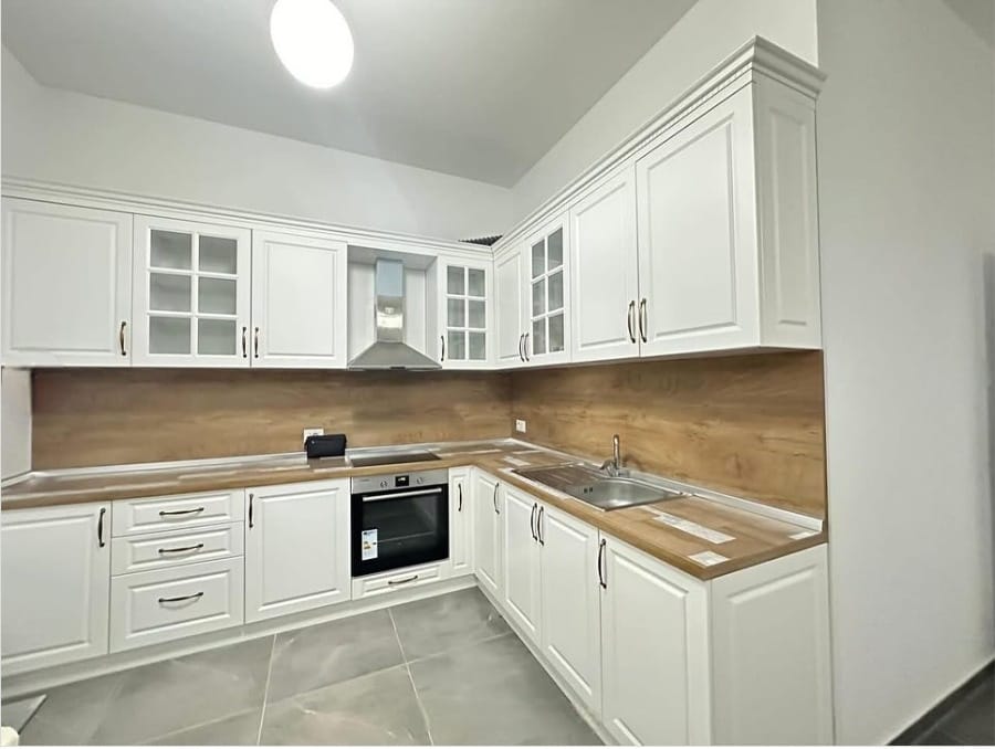 Tirane, jepet me qera apartament 1+1+Ballkon Kati 6, 75 m² 600 € (Rruga e Kavajes)