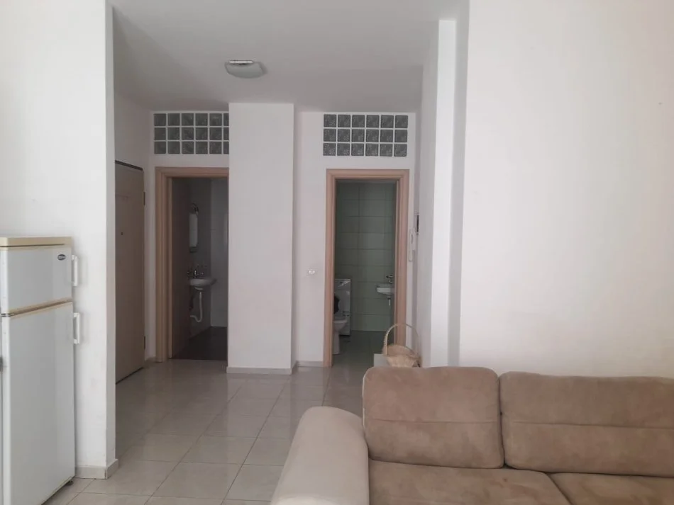 Tirane, shitet apartament 1+1+Ballkon Kati 1, 74 m² 90.000 € (Mbi Restorant Fresk)