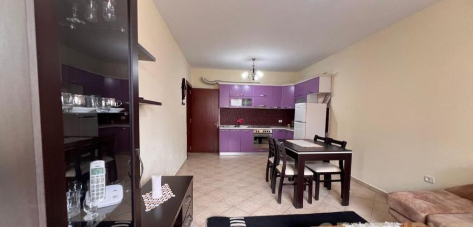 Tirane, jepet me qera apartament 2+1+Ballkon Kati 2, 106 m² 400 €