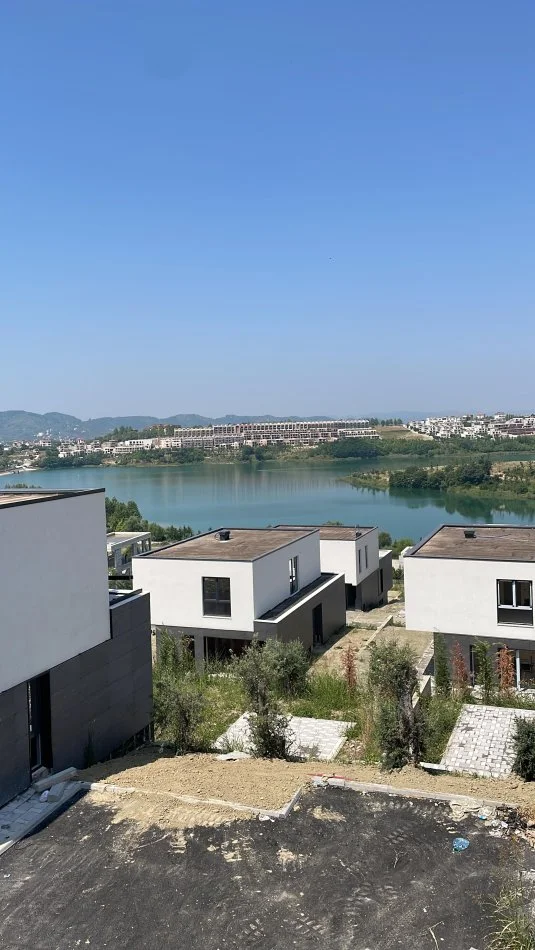 Tirane, shitet apartament 2+1 Kati 3, 112 m² 250.000 € (Farke)