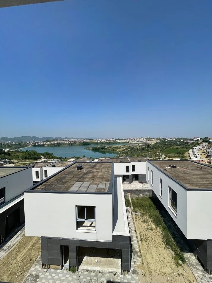 Tirane, shitet apartament 2+1 Kati 3, 112 m² 250.000 € (Farke)