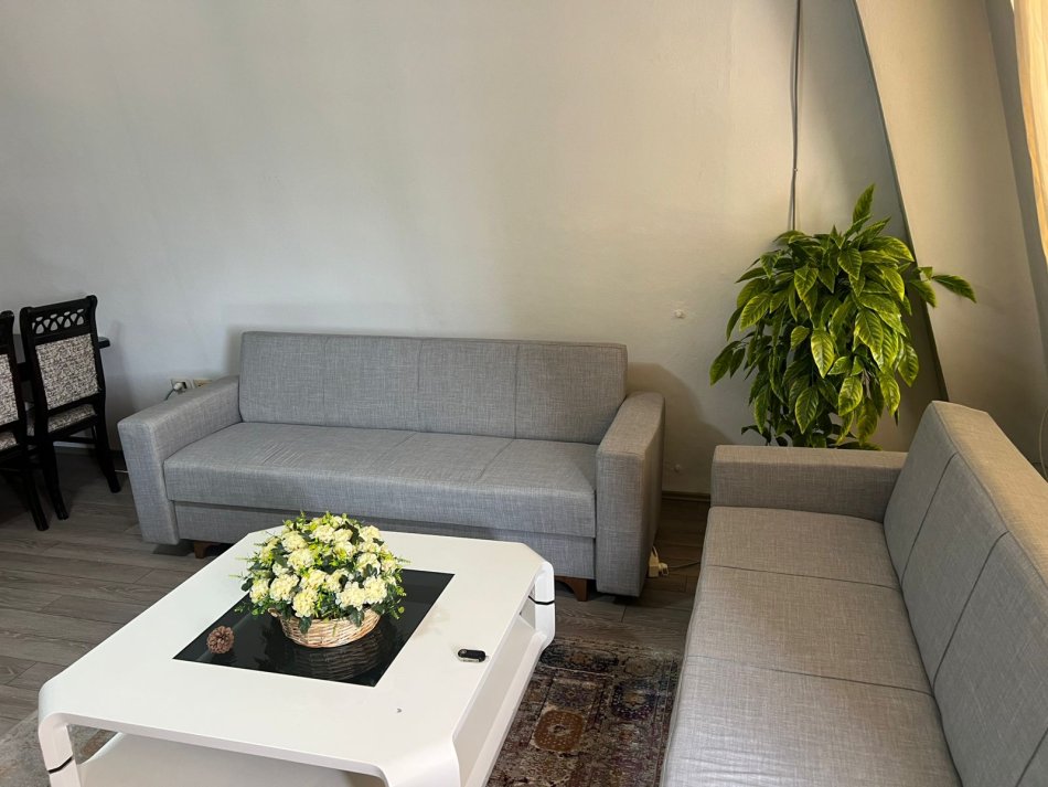 Tirane, jepet me qera apartament 1+1+Aneks Kati 4, 63 m² 500 € (Rruga e Kavajes)