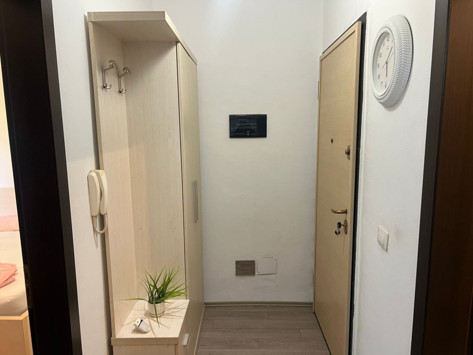 Tirane, jepet me qera apartament 1+1+Aneks Kati 4, 63 m² 500 € (Rruga e Kavajes)