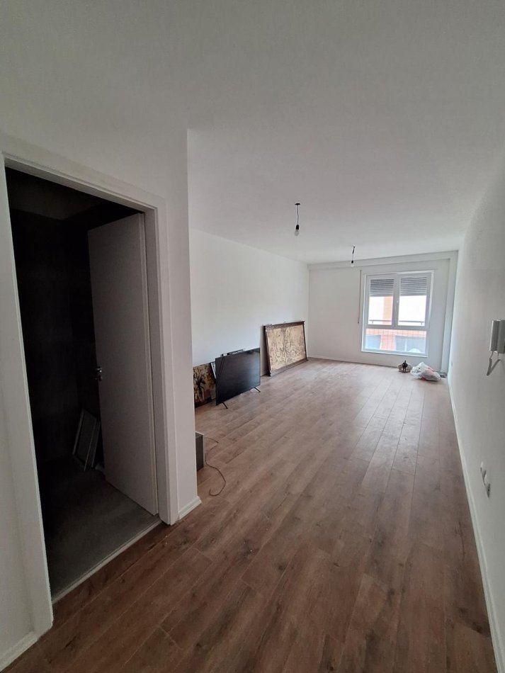 Tirane, jepet me qera zyre Kati 1, 40 m² 600 € (Rruga Islam Alla. Myslym Shyr, Tirane)