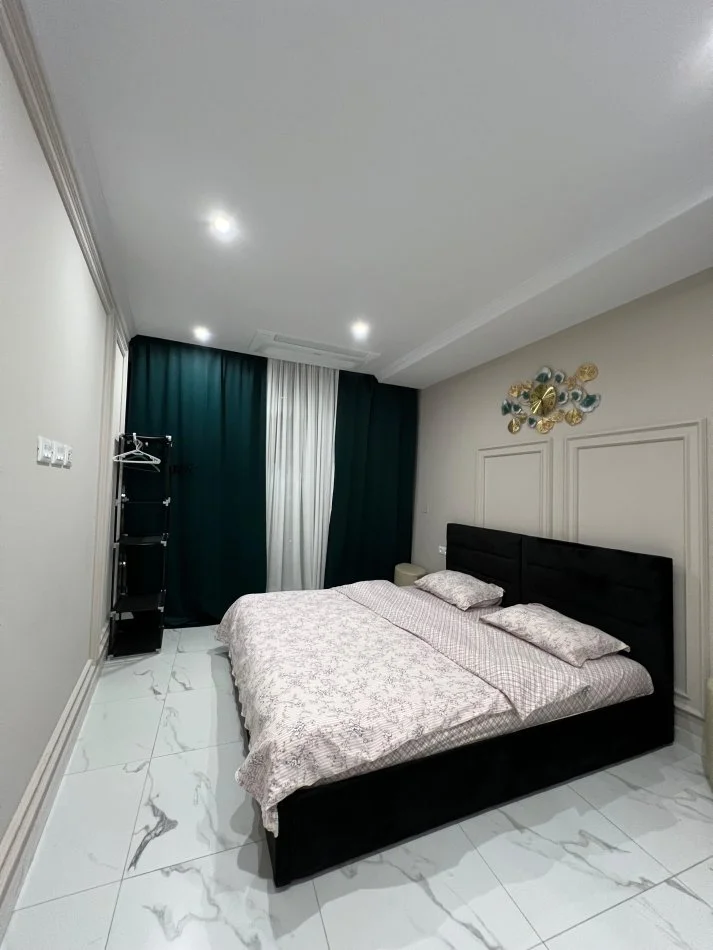 Tirane, jepet me qera apartament 2+1+Ballkon Kati 4, 122 m² 2.200 € (Diga, Lake View)