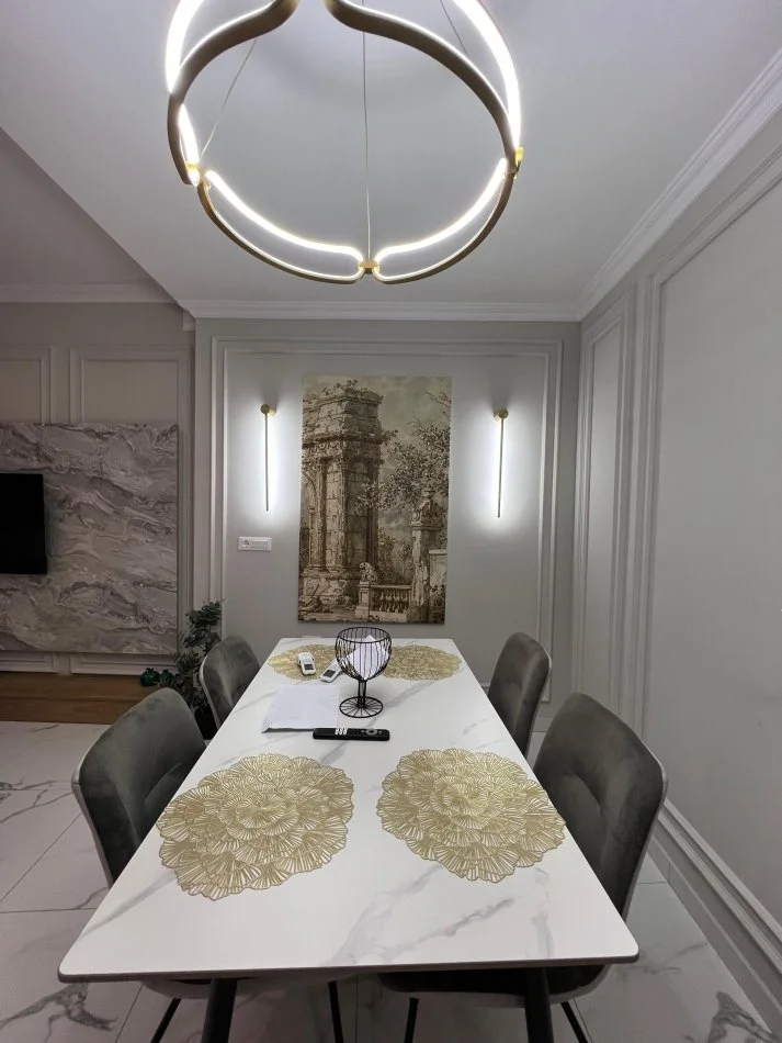 Tirane, jepet me qera apartament 2+1+Ballkon Kati 4, 122 m² 2.200 € (Diga, Lake View)