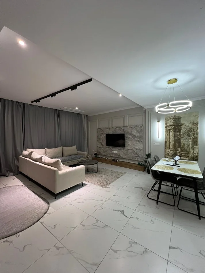 Tirane, jepet me qera apartament 2+1+Ballkon Kati 4, 122 m² 2.200 € (Diga, Lake View)