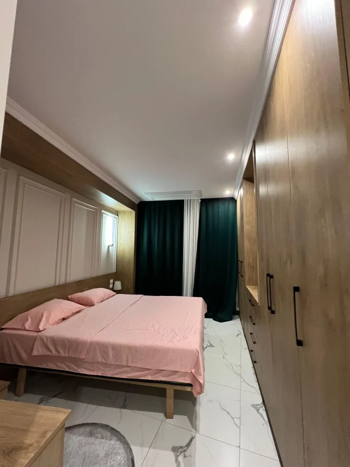 Tirane, jepet me qera apartament 2+1+Ballkon Kati 4, 122 m² 2.200 € (Diga, Lake View)