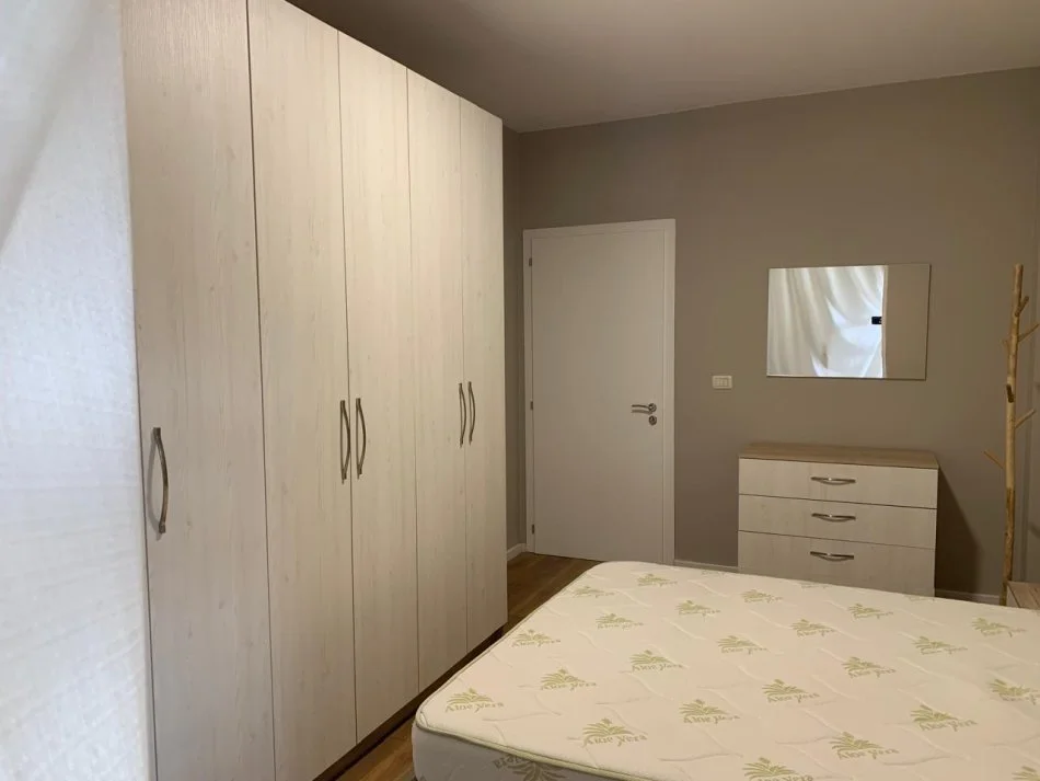 Tirane, shitet apartament 1+1+Ballkon Kati 3, 63 m² 105.000 € (Astir)