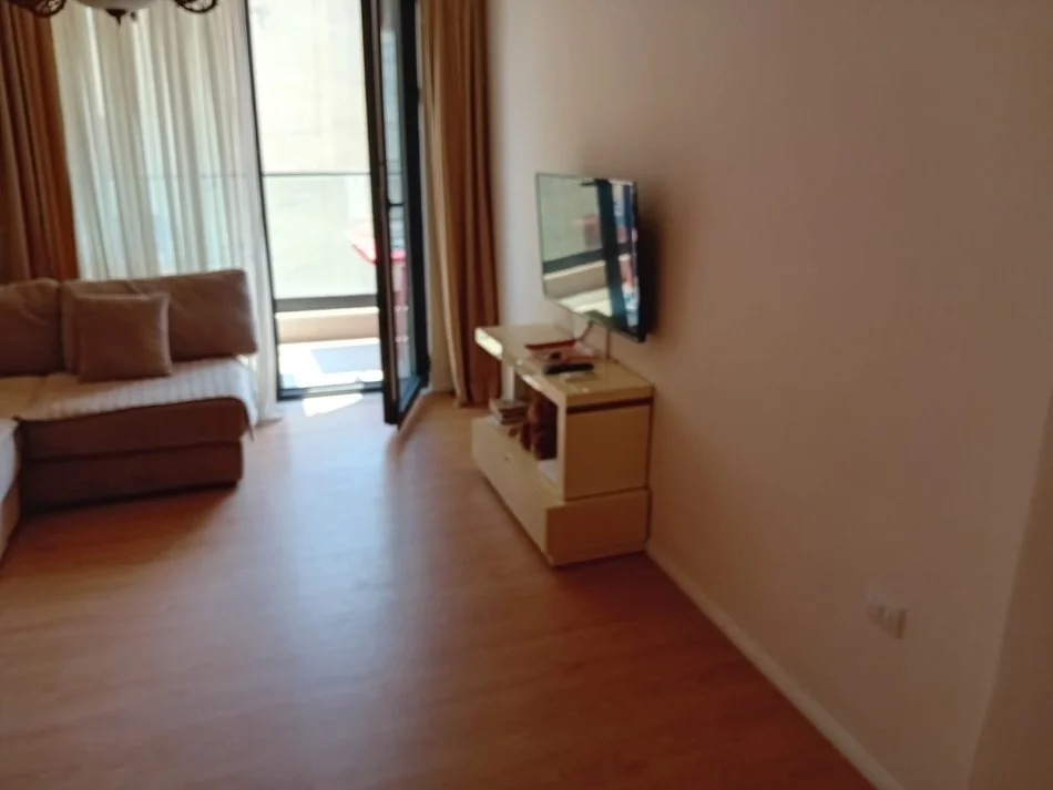 Durres, jepet me qera apartament 1+1+Aneks Kati 4, 60 m² 550 € (Rruga kavajes)