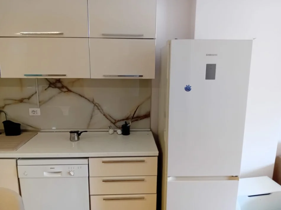 Durres, jepet me qera apartament 1+1+Aneks Kati 4, 60 m² 550 € (Rruga kavajes)