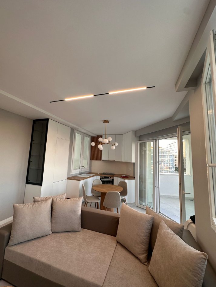 Tirane, jepet me qera apartament 1+1+Aneks+Ballkon Kati 3, 70 m² 600 € (Post parkimi i perfshir,River Residenc Astie)