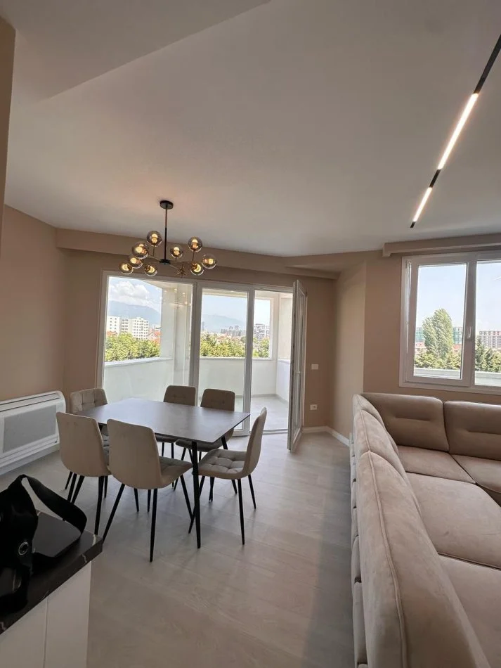 Tirane, jepet me qera apartament 2+1+Aneks+Ballkon Kati 3, 100 m² 800 € (Kompleksi River Residence Astir)