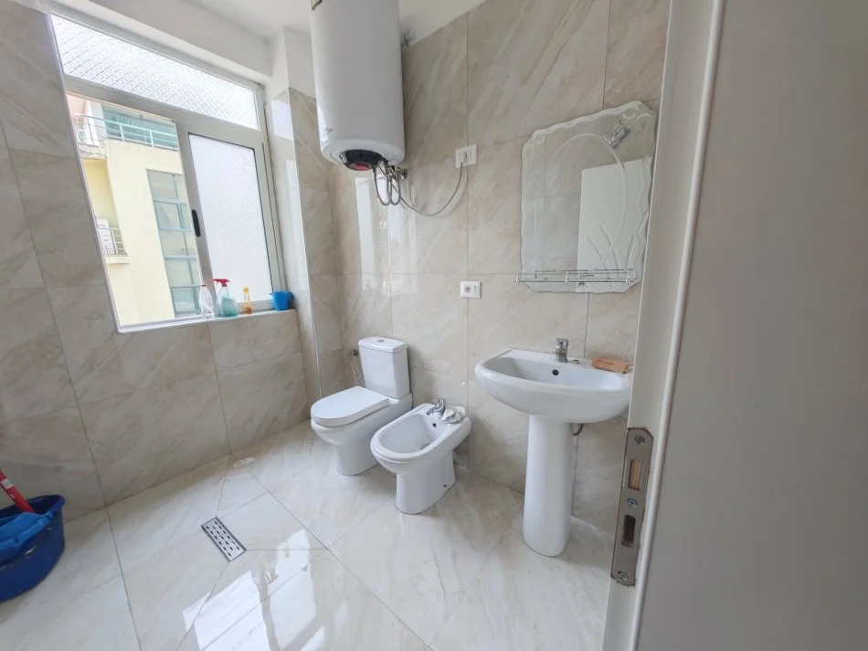 Tirane, shitet apartament 2+1 Kati 3, 98 m² 171.000 € (QSUT SPITALI NEN TEREZA)