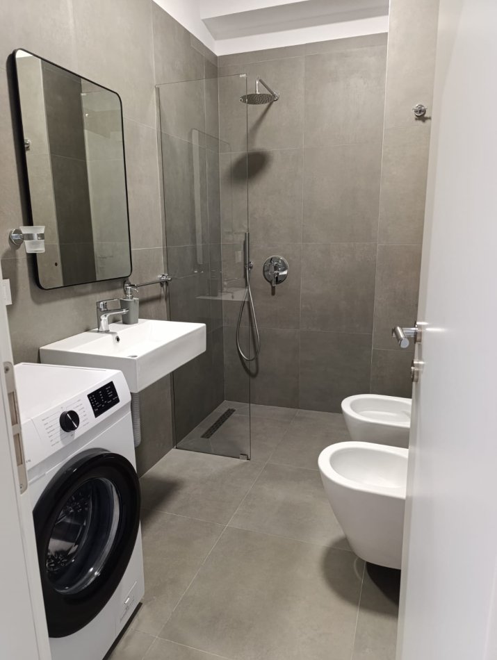 Tirane, jepet me qera apartament 2+1+Ballkon Kati 1, 102 m² 750 € (prane Parkut Botanik dhe residences Kodra e Diellit 1, ne çmim perfshihet edhe post parkimi)