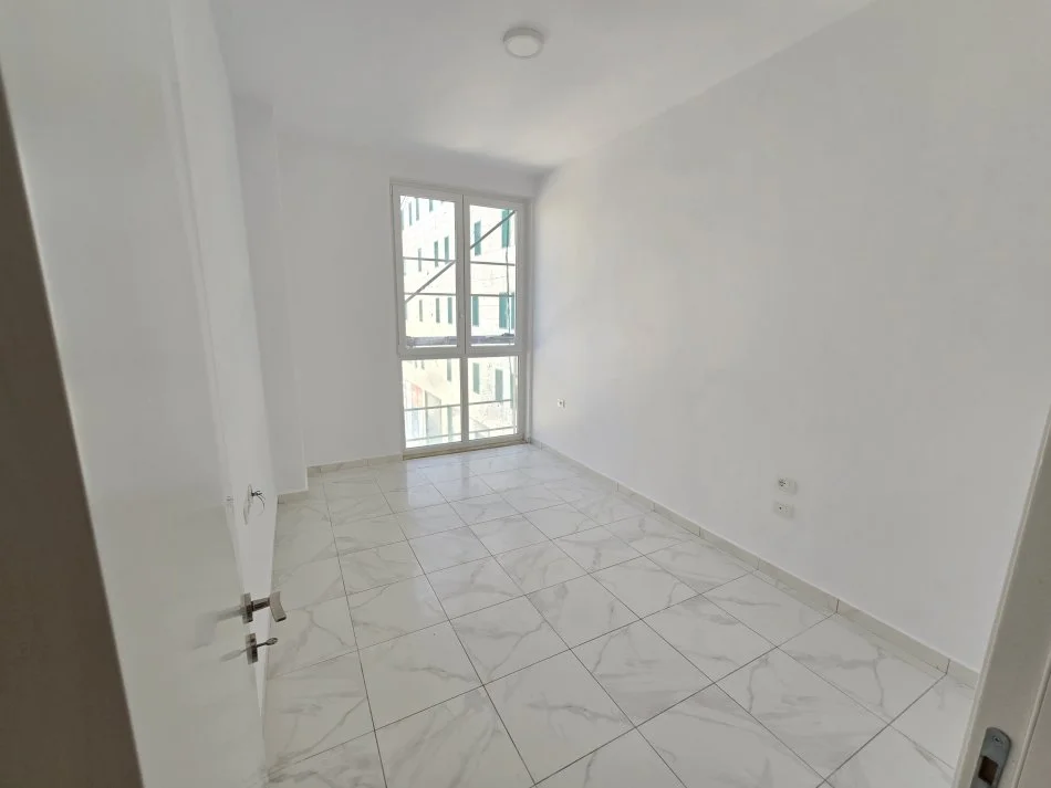 Tirane, jepet me qera apartament 3+1+Aneks+Ballkon Kati 2, 110 m² 1.000 € (Mbrapa sq21 jepet per zyra)