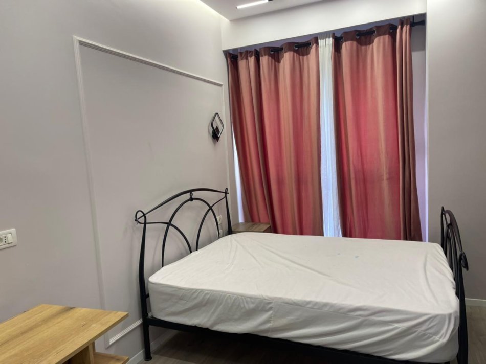 Tirane, jepet me qera apartament 2+1+Aneks+Ballkon Kati 3, 100 m² 750 € (Fusha aviacionit Kompleksi Turdiu)