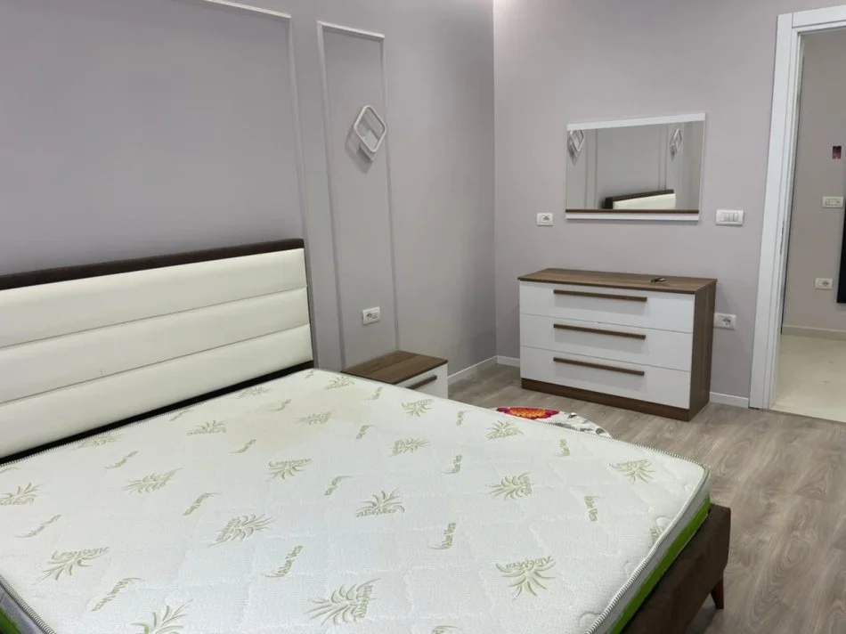 Tirane, jepet me qera apartament 2+1+Aneks+Ballkon Kati 3, 100 m² 750 € (Fusha aviacionit Kompleksi Turdiu)