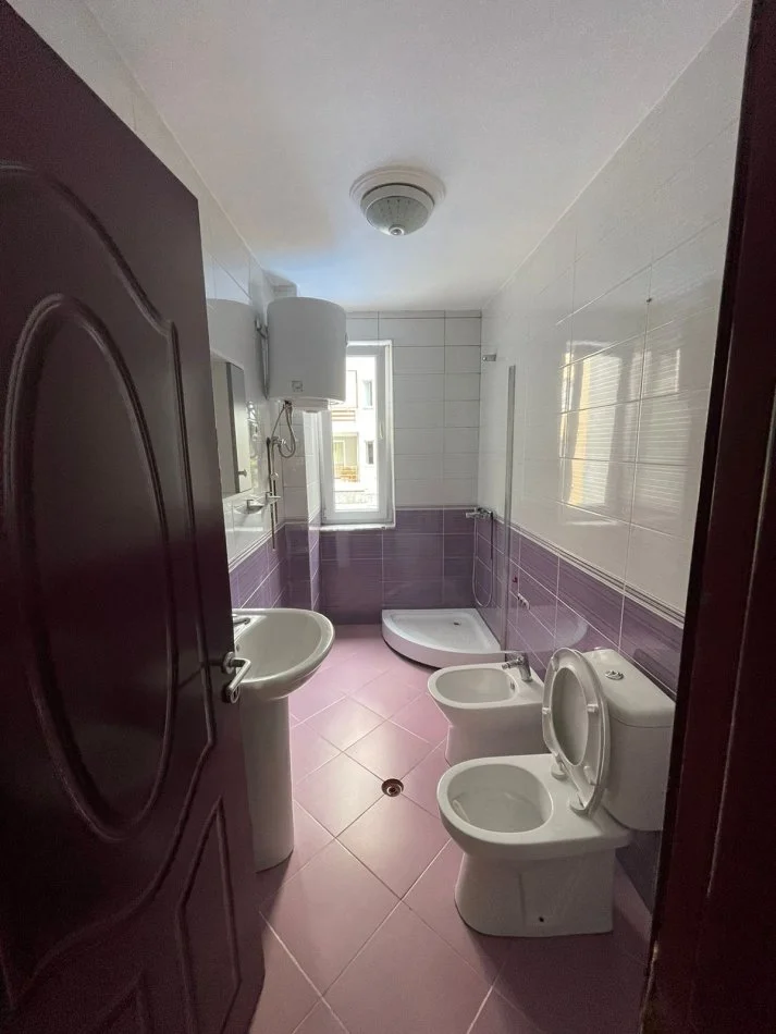 Tirane, jepet me qera apartament 2+1+Ballkon , 90 m² 530 € (Teodor Keko)