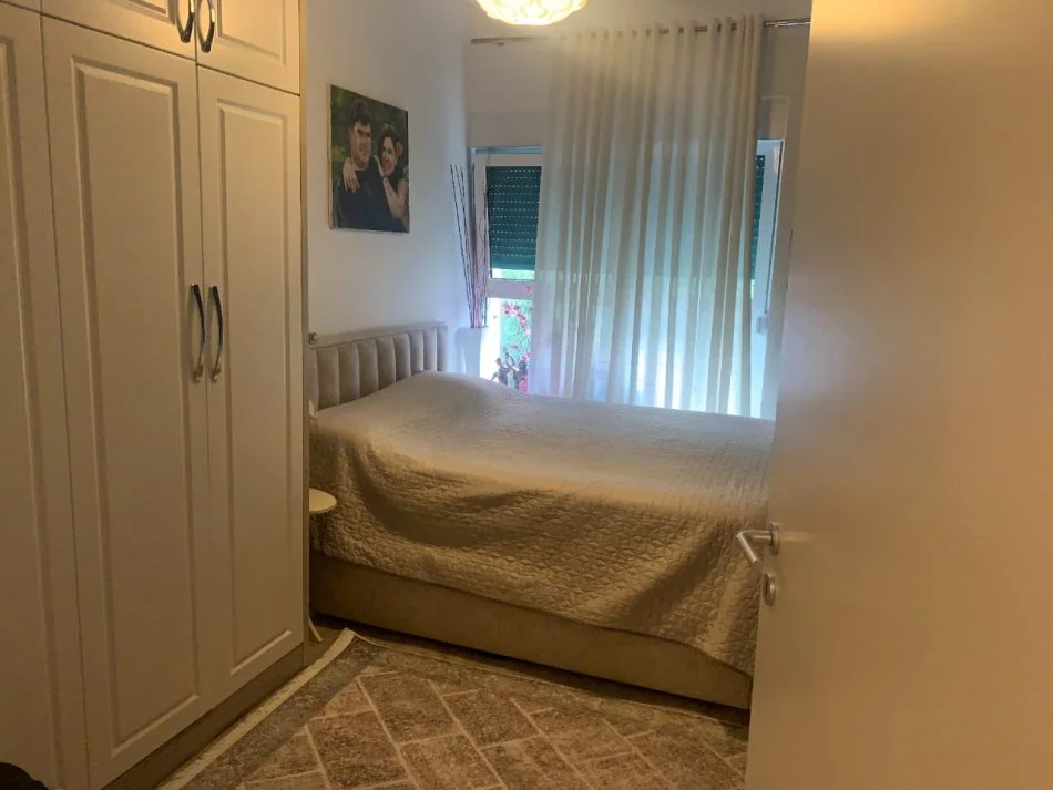 Tirane, jepet me qera apartament 1+1 Kati 2, 45 m² 300 € (Rruga Pasho Hysa)