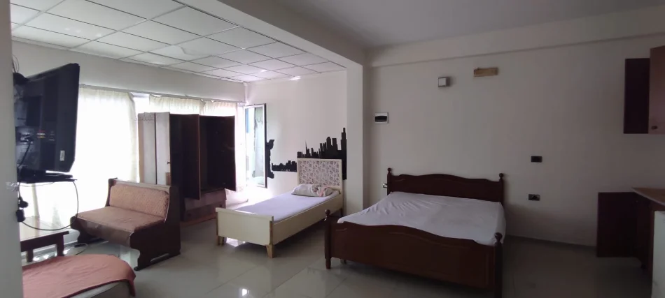 Tirane, jepet me qera garsonier 1+1 Kati 2, 40 m² (Fundi Rruges Jordan Misja, Sapo kalon Shinat e Trenit)