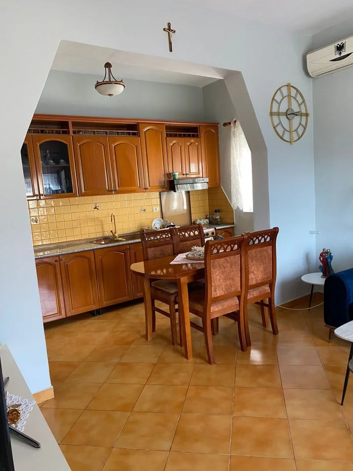 Tirane, shitet shtepi 2+1+Ballkon Kati 2, 230 m² 190.000 € (KAMEZ)