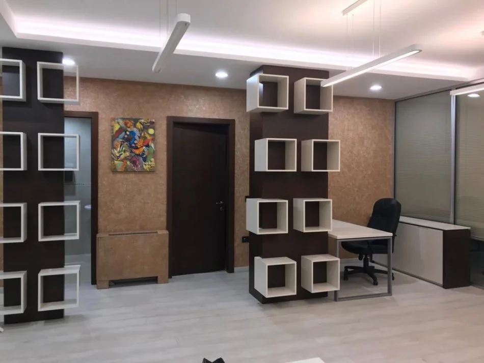 Tirane, jepet me qera zyre Kati 5, 146 m² 2.500 € (Bllok)