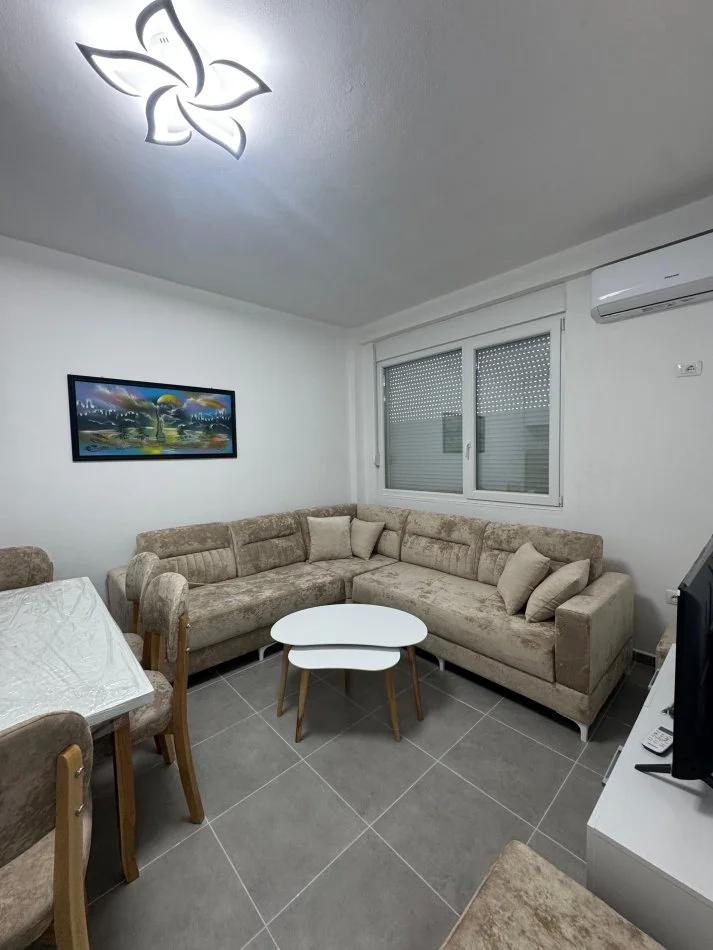 Tirane, jepet me qera apartament 1+1+Ballkon Kati 1, 400 € 