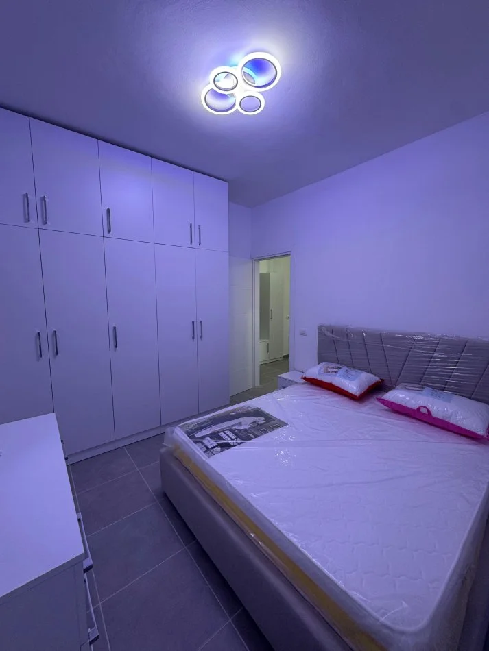 Tirane, jepet me qera apartament 1+1+Ballkon Kati 1, 400 € 