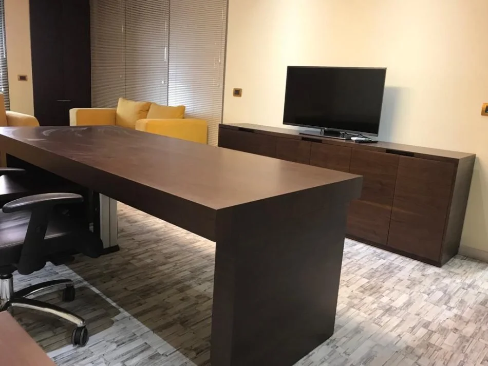 Tirane, jepet me qera zyre Kati 5, 146 m² 2.500 € (Bllok)