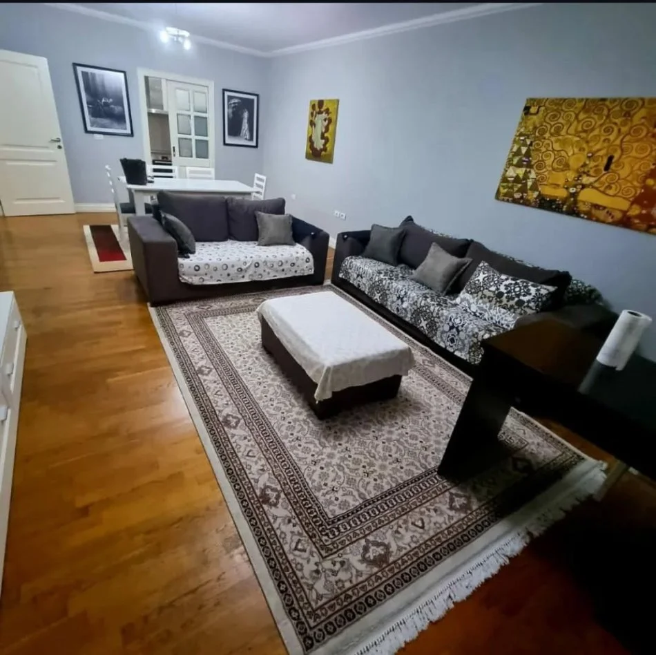 Tirane, jepet me qera apartament 2+1+Ballkon Kati 5, 110 m² 900 € 
