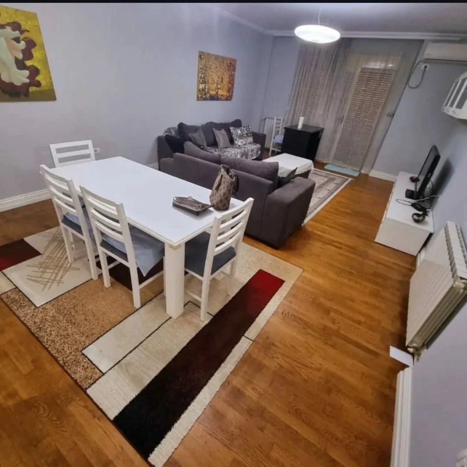 Tirane, jepet me qera apartament 2+1+Ballkon Kati 5, 110 m² 900 € 