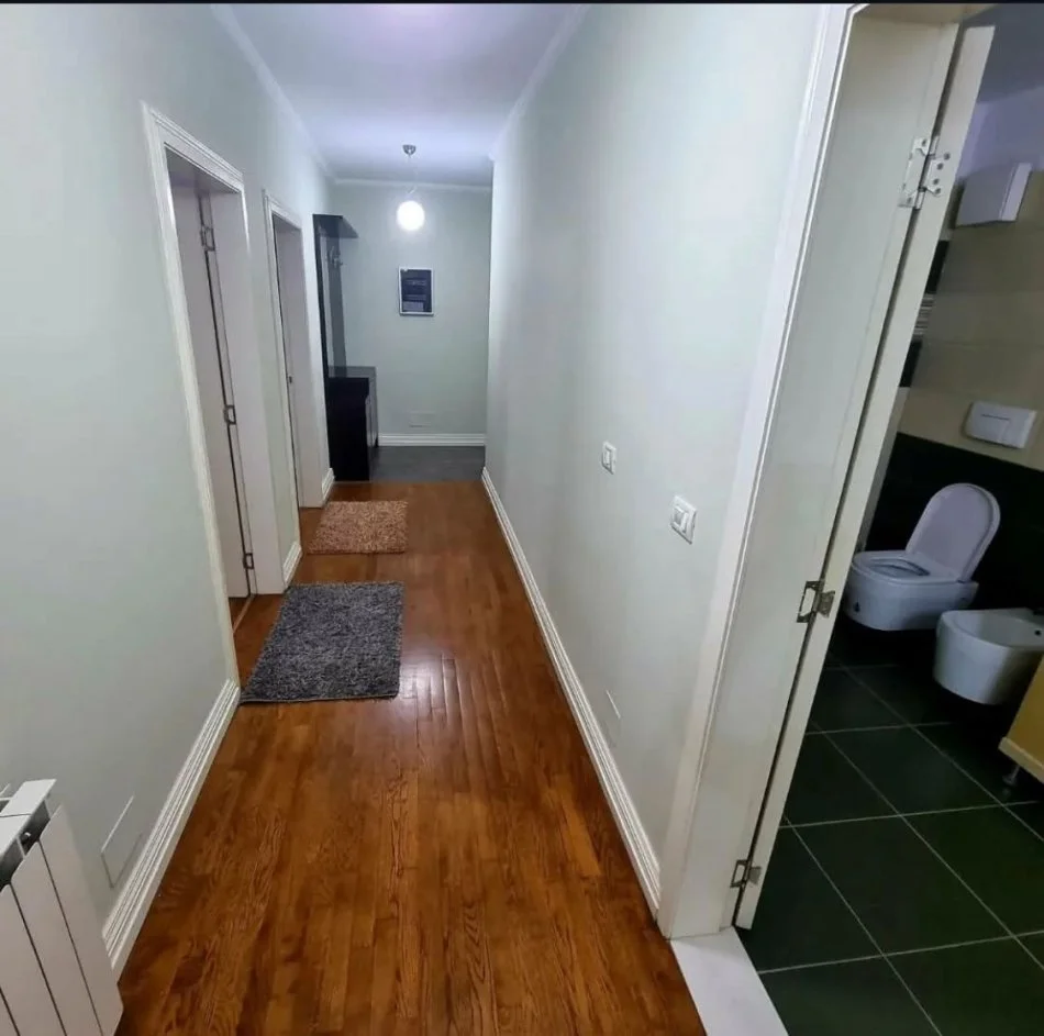 Tirane, jepet me qera apartament 2+1+Ballkon Kati 5, 110 m² 900 € 