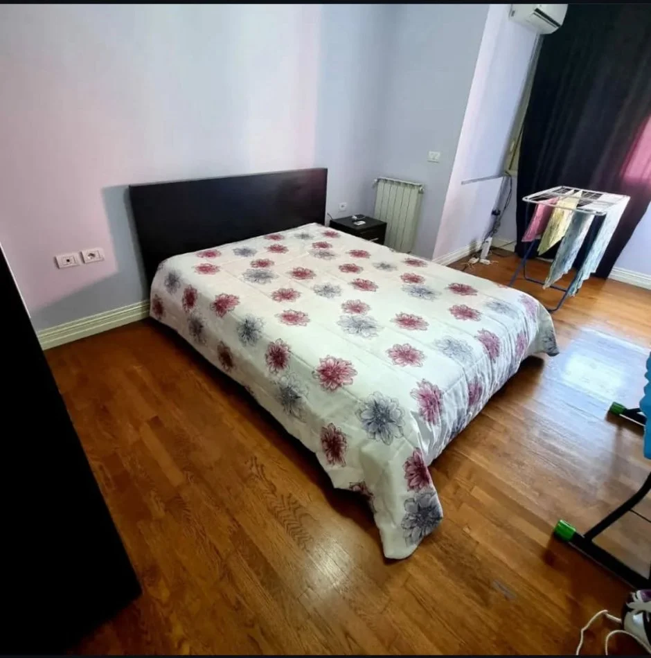 Tirane, jepet me qera apartament 2+1+Ballkon Kati 5, 110 m² 900 € 