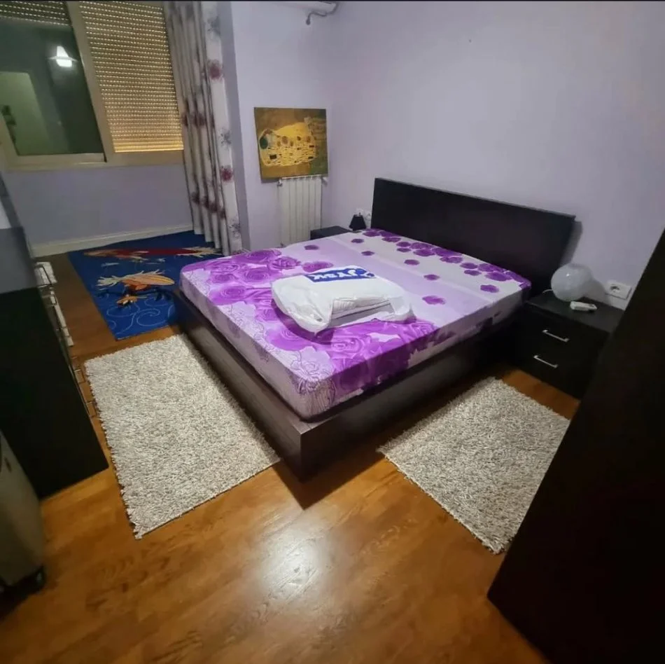 Tirane, jepet me qera apartament 2+1+Ballkon Kati 5, 110 m² 900 € 