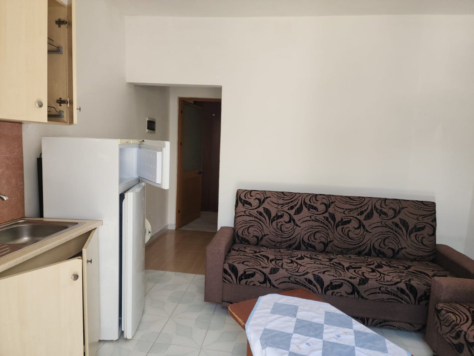 Tirane, jepet me qera shtepi 1+1 Kati 1, 48 m² 300 € (Mantho Nakuci)