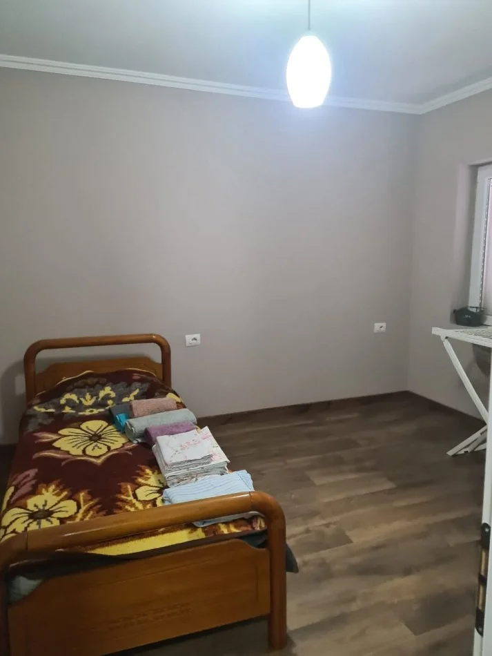 Tirane, shitet apartament 2+1+Ballkon Kati 4, 108 m² 191.002 € (Rruga Muhamet Gjollesha)