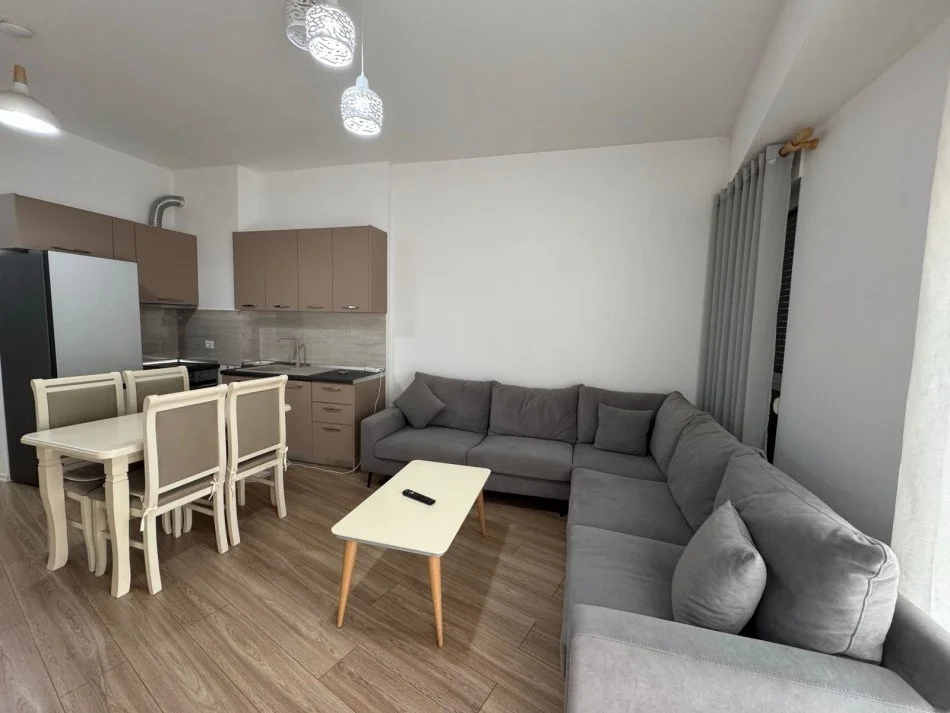 Tirane, jepet me qera apartament 1+1+Aneks+Ballkon Kati 3, 65 m² 550 € (Kompleksi kontakt pran 21 dhjetorit)