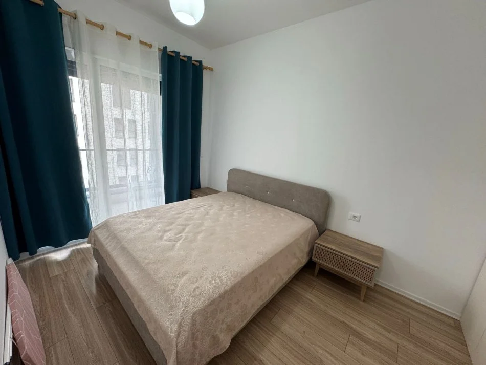 Tirane, jepet me qera apartament 1+1+Aneks+Ballkon Kati 3, 65 m² 550 € (Kompleksi kontakt pran 21 dhjetorit)