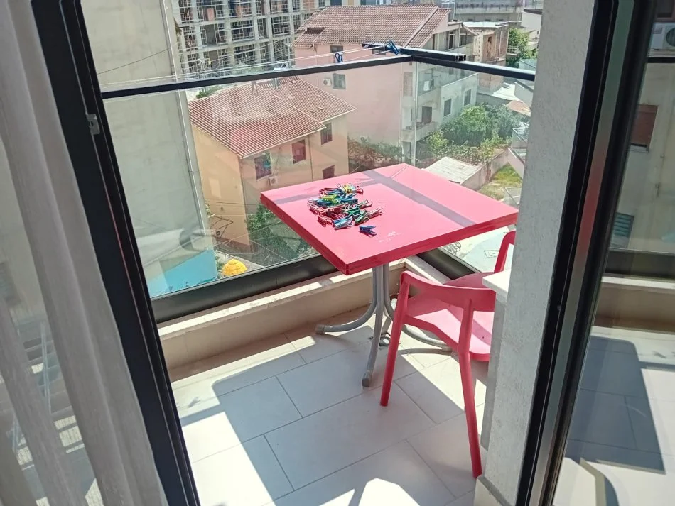 Tirane, jepet me qera apartament 1+1+Aneks+Ballkon Kati 3, 65 m² 550 € (Fusha aviacionit turdiu)