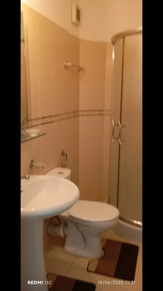 Tirane, jepet me qera apartament 3+1+Ballkon Kati 3, 75 m² 500 € 