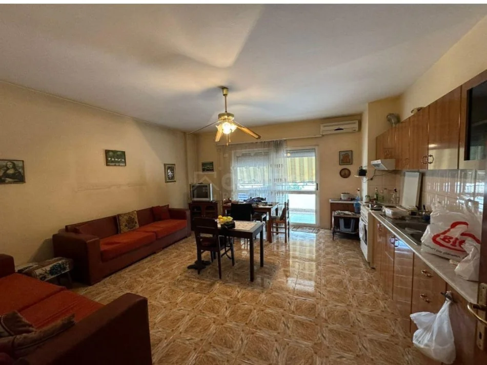 Tirane, jepet me qera apartament 1+1+Ballkon Kati 4, 74 m² 600 € (Besim Imami)