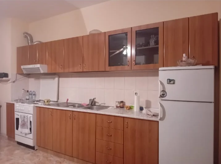 Tirane, jepet me qera apartament 1+1+Ballkon Kati 4, 74 m² 600 € (Besim Imami)