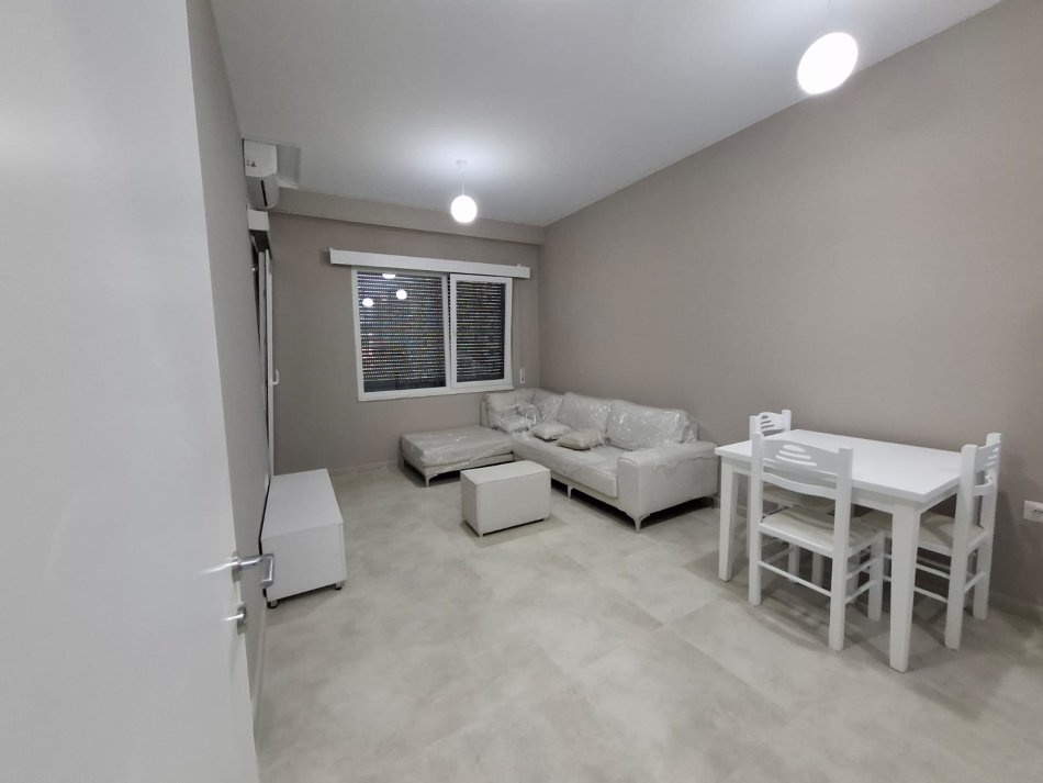 Tirane, jepet me qera apartament 1+1+Ballkon Kati 6, 60 m² (Rruga Bedri Karapici perballe Birra Tirana)